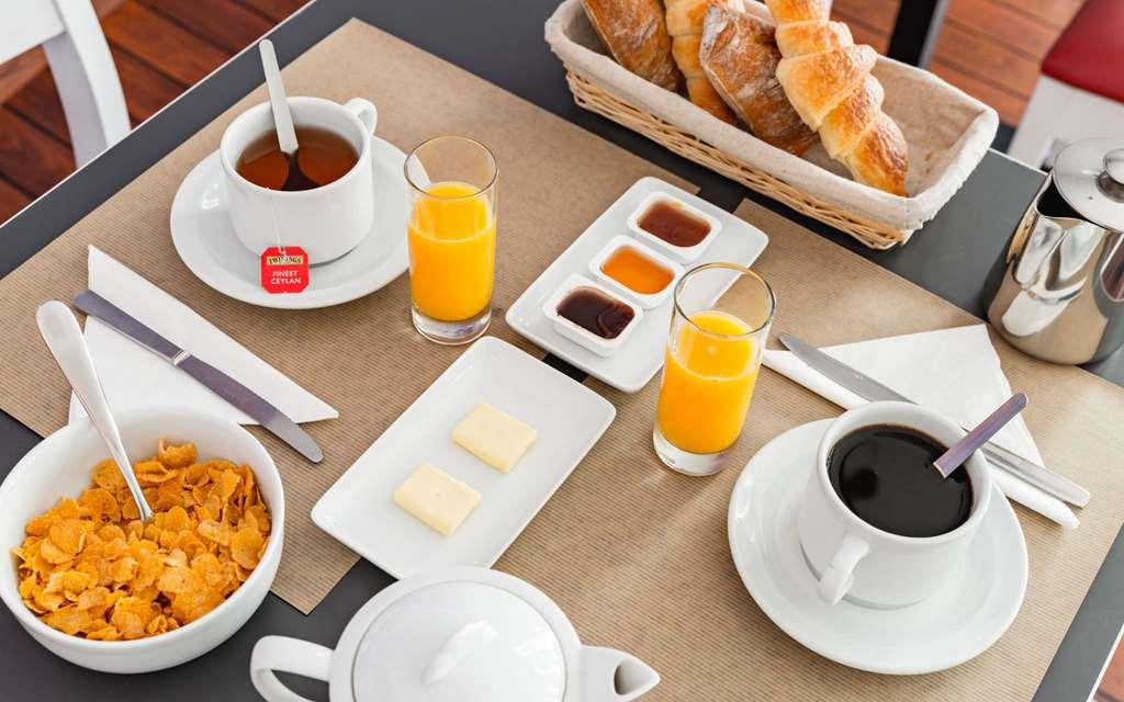 Brit Hotel De Paris แซ็งฌองเดอลูซ ร้านอาหาร รูปภาพ